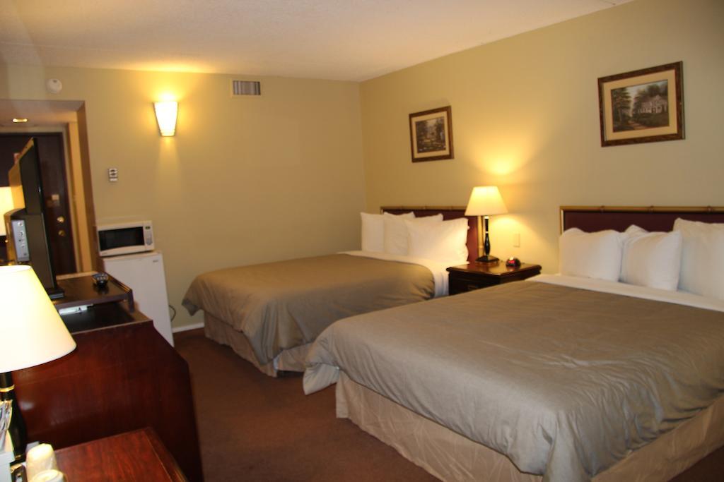 Canway Inn & Suites Dauphin Exteriör bild