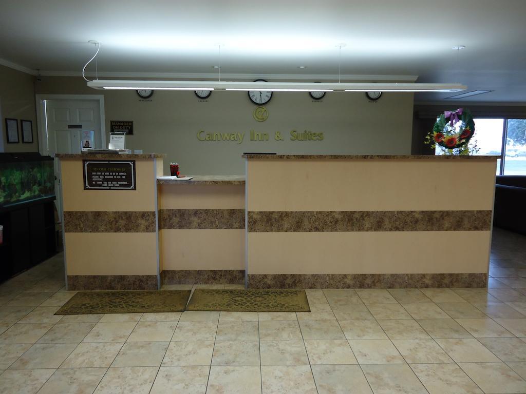 Canway Inn & Suites Dauphin Exteriör bild