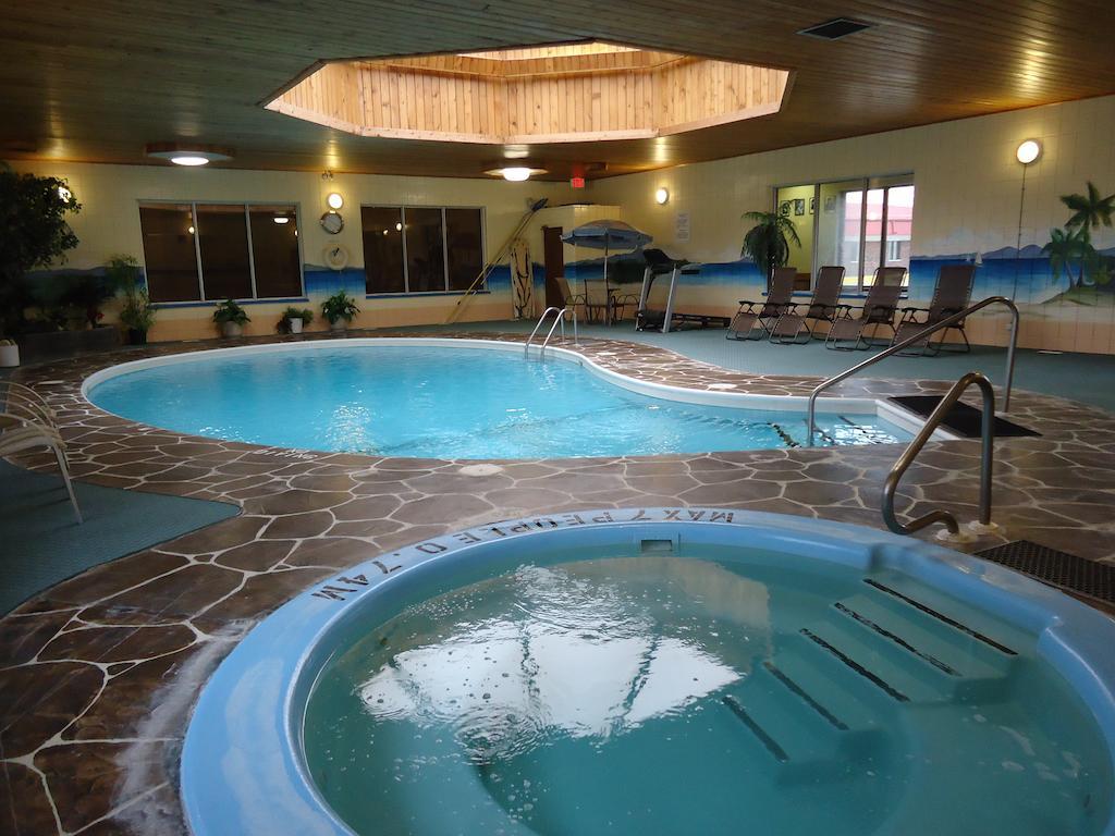 Canway Inn & Suites Dauphin Exteriör bild