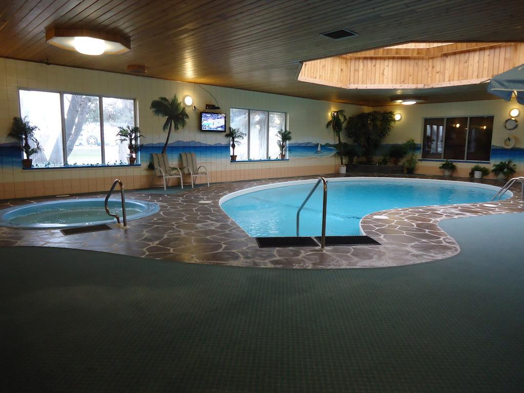 Canway Inn & Suites Dauphin Exteriör bild