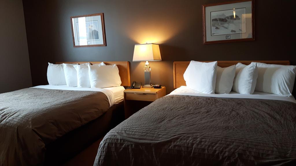 Canway Inn & Suites Dauphin Exteriör bild