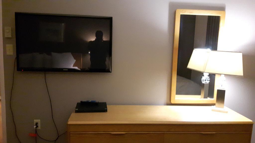 Canway Inn & Suites Dauphin Exteriör bild