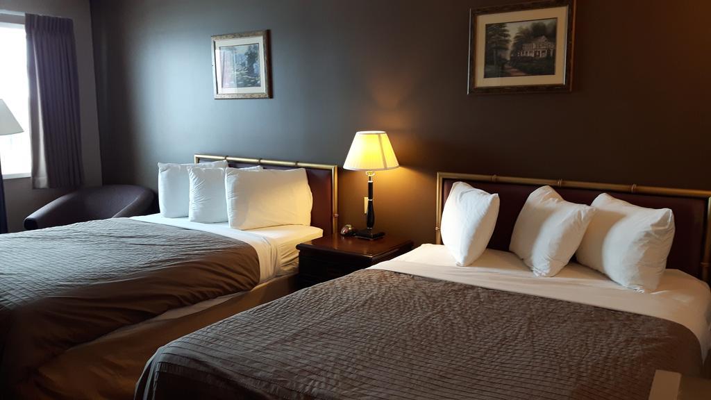 Canway Inn & Suites Dauphin Exteriör bild