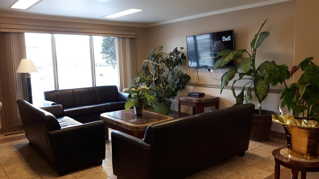 Canway Inn & Suites Dauphin Exteriör bild