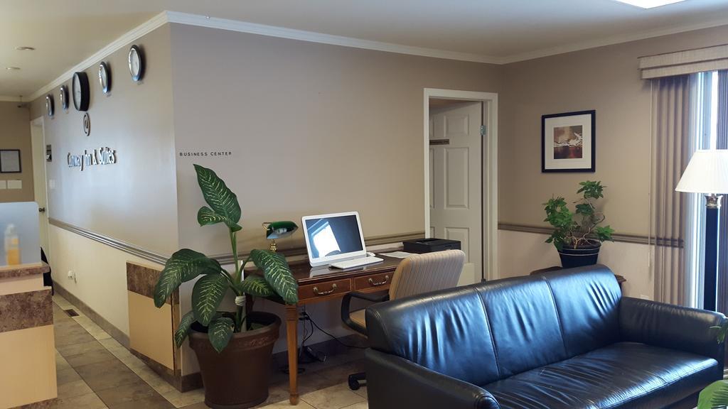 Canway Inn & Suites Dauphin Exteriör bild