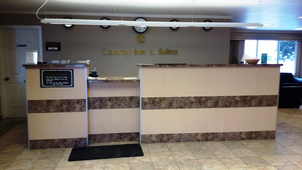 Canway Inn & Suites Dauphin Exteriör bild